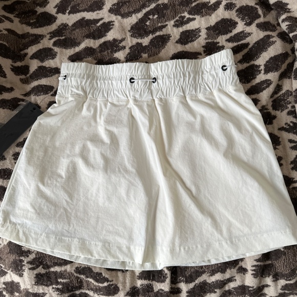 Bohme - White Skort NEW WITH TAGS - Picture 3 of 4